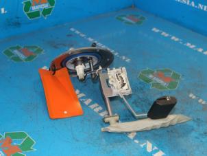 Gebruikte Tankvlotter Hyundai Tucson (JM) 2.0 16V CVVT 4x2 Prijs € 31,50 Margeregeling aangeboden door Maresia Auto Recycling B.V.