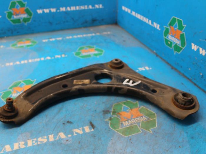 Front lower wishbone, left Nissan Note