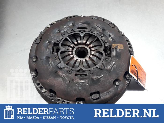 Gebruikte Dubbele massa vliegwiel Toyota Corolla Verso (R10/11) 2.2 D-4D 16V Cat Clean Power Prijs € 135,00 Margeregeling aangeboden door Relder Parts B.V.