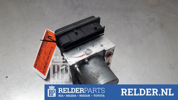 Gebruikte Computer ABS Toyota Corolla Verso (R10/11) 2.2 D-4D 16V Prijs € 50,00 Margeregeling aangeboden door Relder Parts B.V.