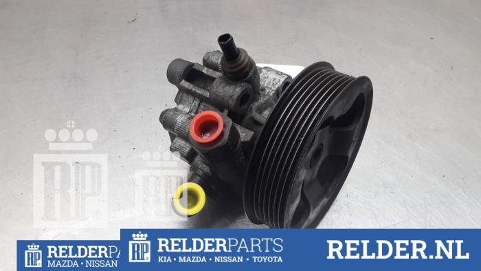 Gebruikte Servopomp Toyota Avensis (T22) 2.0 16V VVT-i D-4 Prijs € 36,00 Margeregeling aangeboden door Relder Parts B.V.