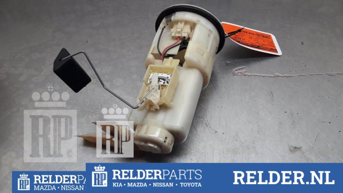 Gebruikte Tank element Pomp Toyota Yaris (P1) 1.3 16V VVT-i Prijs € 45,00 Margeregeling aangeboden door Relder Parts B.V.