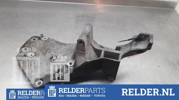 Gebruikte Dynamosteun boven Nissan Pathfinder (R51) 2.5 dCi 16V 4x4 Prijs € 45,00 Margeregeling aangeboden door Relder Parts B.V.