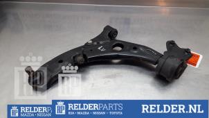 Gebruikte Triangel links-voor Mazda CX-7 2.2 MZR-CD 16V Prijs € 45,00 Margeregeling aangeboden door Relder Parts B.V.