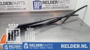 Gebruikte Ruitenwisserarm voor Mazda CX-7 2.2 MZR-CD 16V Prijs € 45,00 Margeregeling aangeboden door Relder Parts B.V.