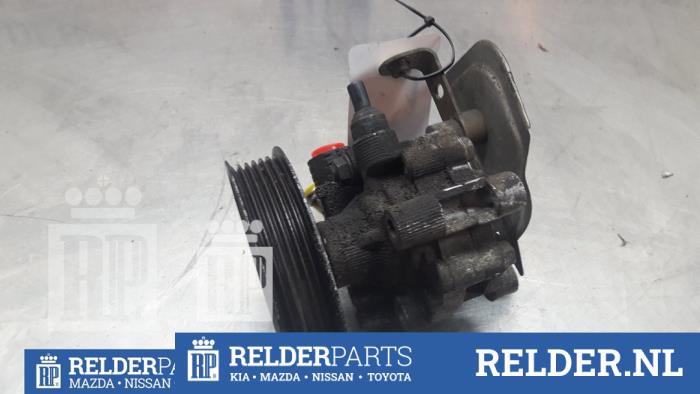 Gebruikte Servopomp Toyota Avensis (T22) 1.6 16V VVT-i Prijs € 36,00 Margeregeling aangeboden door Relder Parts B.V.