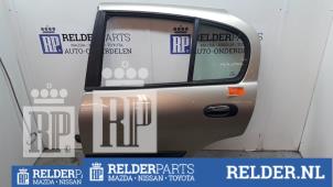 Gebruikte Portier 4Deurs links-achter Nissan Almera (N16) 1.5 16V Prijs € 81,00 Margeregeling aangeboden door Relder Parts B.V.