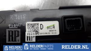 Gebruikte Display Interieur Mazda 3 (BM/BN) 2.2 SkyActiv-D 150 16V Prijs € 70,00 Margeregeling aangeboden door Relder Parts B.V.