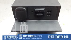 Gebruikte USB stekker Mazda 3 (BM/BN) 2.2 SkyActiv-D 150 16V Prijs € 45,00 Margeregeling aangeboden door Relder Parts B.V.