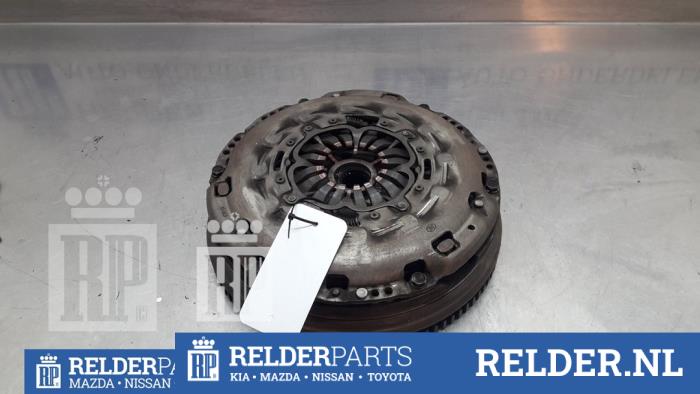 Gebruikte Dubbele massa vliegwiel Toyota Avensis Wagon (T25/B1E) 2.2 D-4D 16V D-CAT Prijs € 158,00 Margeregeling aangeboden door Relder Parts B.V.
