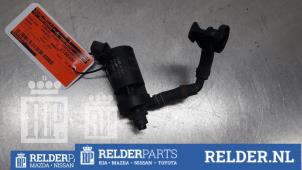 Gebruikte Koplampsproeier pomp Mazda CX-7 2.2 MZR-CD 16V Prijs € 35,00 Margeregeling aangeboden door Relder Parts B.V.