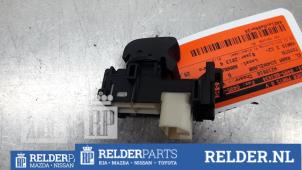 Gebruikte Raam schakelaar elektrisch Toyota Yaris III (P13) 1.4 D-4D-F Prijs € 25,00 Margeregeling aangeboden door Relder Parts B.V.