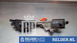 Gebruikte Ruitenwis Mechaniek Nissan Pixo (D31S) 1.0 12V Prijs € 35,00 Margeregeling aangeboden door Relder Parts B.V.
