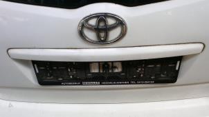 Gebruikte Handgreep Achterklep Toyota Corolla Verso (R10/11) 1.6 16V VVT-i Prijs € 25,00 Margeregeling aangeboden door Relder Parts B.V.