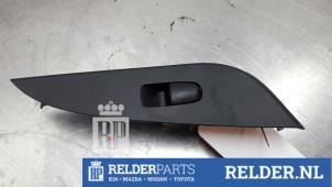 Gebruikte Raam schakelaar elektrisch Nissan Pulsar (C13) 1.2 DIG-T 16V Prijs € 25,00 Margeregeling aangeboden door Relder Parts B.V.