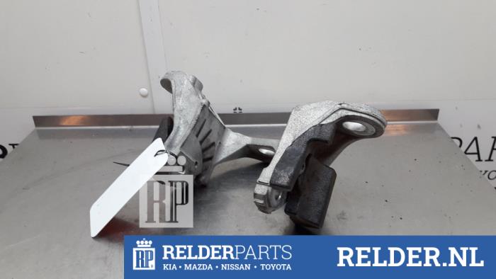 Gebruikte Versnellingsbak Steun Mazda 6 SportBreak (GJ/GH/GL) 2.0 Skyactiv G 145 16V Prijs € 35,00 Margeregeling aangeboden door Relder Parts B.V.