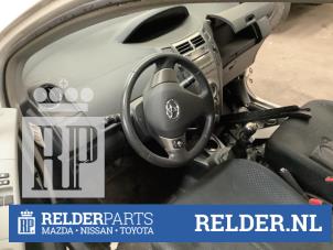 Gebruikte Airbag knie links Toyota Yaris II (P9) 1.33 16V Dual VVT-I Prijs € 50,00 Margeregeling aangeboden door Relder Parts B.V.