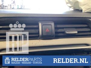 Gebruikte Alarmlicht Schakelaar Nissan Micra (K14) 1.5 dCi Prijs € 10,00 Margeregeling aangeboden door Relder Parts B.V.