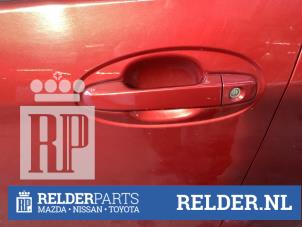 Gebruikte Portiergreep 4Deurs links-voor Toyota Yaris III (P13) 1.5 16V Hybrid Prijs € 20,00 Margeregeling aangeboden door Relder Parts B.V.