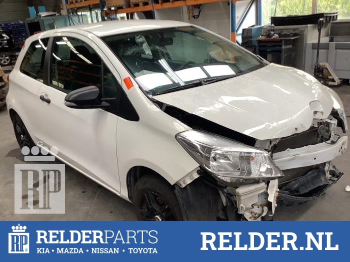 ABS Computer van een Toyota Yaris III (P13) 1.0 12V VVT-i 2013