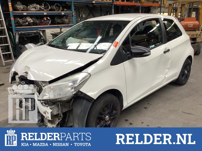 ABS Computer van een Toyota Yaris III (P13) 1.0 12V VVT-i 2013