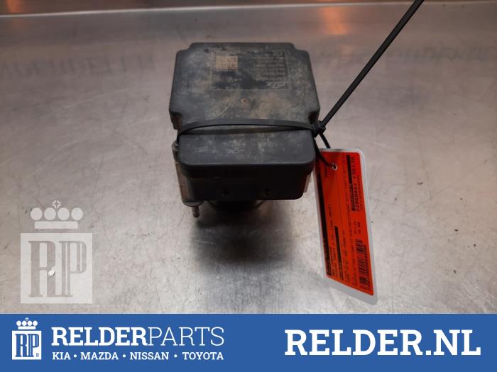 ABS Computer van een Toyota Yaris III (P13) 1.0 12V VVT-i 2013