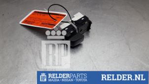 Gebruikte Elektrisch Raam Schakelaar Mazda 5 (CR19) 1.8i 16V Prijs € 30,00 Margeregeling aangeboden door Relder Parts B.V.