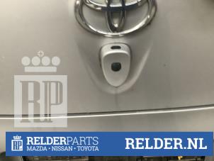 Gebruikte Handgreep Achterklep Toyota iQ 1.0 12V VVT-i Prijs € 35,00 Margeregeling aangeboden door Relder Parts B.V.