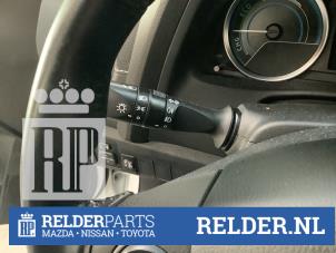 Gebruikte Knipperlicht Schakelaar Toyota Auris (E18) 1.8 16V Hybrid Prijs € 35,00 Margeregeling aangeboden door Relder Parts B.V.