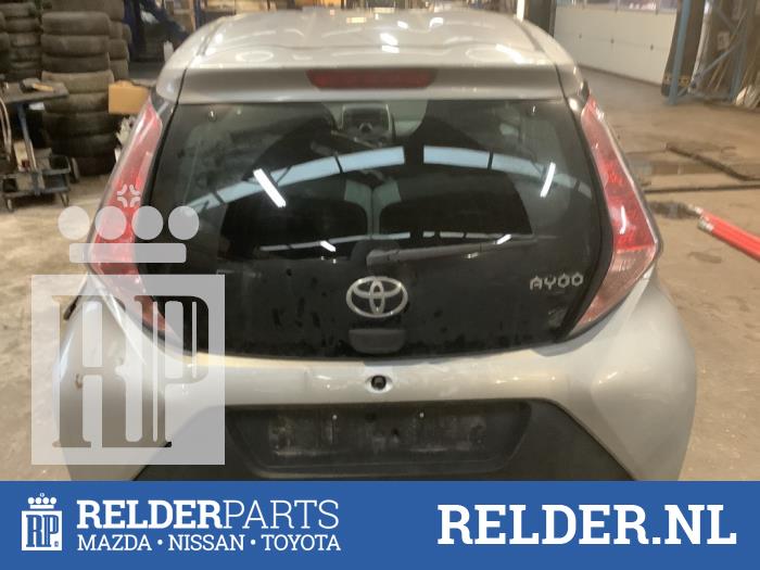 Veiligheidsgordel Insteek links-achter van een Toyota Aygo (B40) 1.0 12V VVT-i 2017
