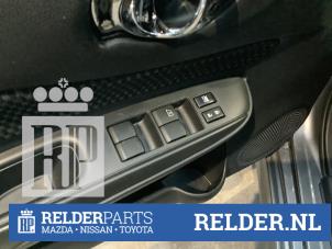 Gebruikte Ruit schakelaar elektrisch Nissan Note (E12) 1.2 68 Prijs € 50,00 Margeregeling aangeboden door Relder Parts B.V.