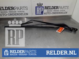 Gebruikte Ruitenwisserarm voor Nissan Micra (K14) 1.0 IG-T 100 Prijs € 30,00 Margeregeling aangeboden door Relder Parts B.V.