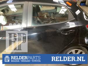 Gebruikte Portier 4Deurs links-achter Mazda 2 (DE) 1.3 16V S-VT Prijs € 150,00 Margeregeling aangeboden door Relder Parts B.V.