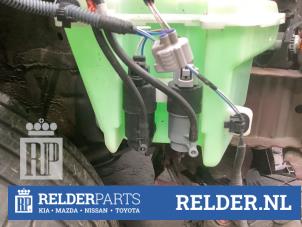 Gebruikte Ruitensproeierpomp voor Toyota Yaris III (P13) 1.5 16V Hybrid Prijs € 25,00 Margeregeling aangeboden door Relder Parts B.V.