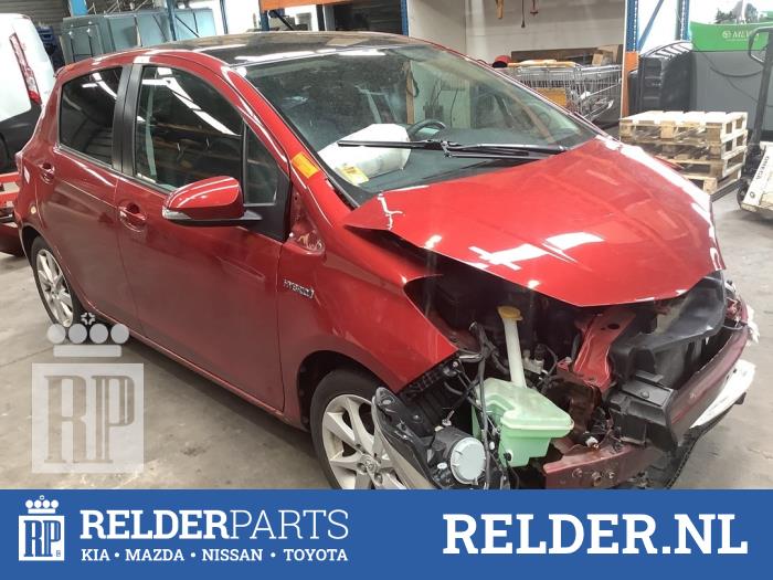 ABS Computer van een Toyota Yaris III (P13) 1.5 16V Hybrid 2013