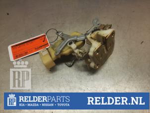 Gebruikte Deurslot Mechaniek 2Deurs rechts Toyota Yaris (P1) 1.0 16V VVT-i Prijs € 35,00 Margeregeling aangeboden door Relder Parts B.V.