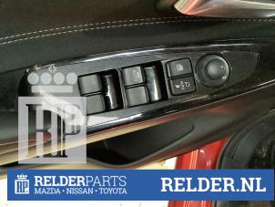 Gebruikte Raam schakelaar elektrisch Mazda 2 (DJ/DL) 1.5 SkyActiv-G 90 Prijs € 70,00 Margeregeling aangeboden door Relder Parts B.V.