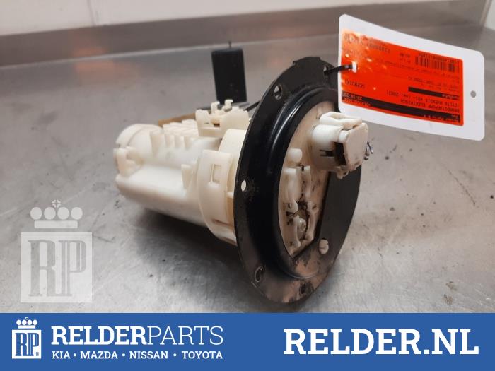 Gebruikte Tank element Pomp Toyota Avensis Verso (M20) 2.0 16V VVT-i D-4 Prijs € 45,00 Margeregeling aangeboden door Relder Parts B.V.