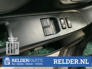 Gebruikte Schakelaar Elektrisch Raam Toyota Yaris III (P13) 1.5 16V Dual VVT-iE Prijs € 45,00 Margeregeling aangeboden door Relder Parts B.V.