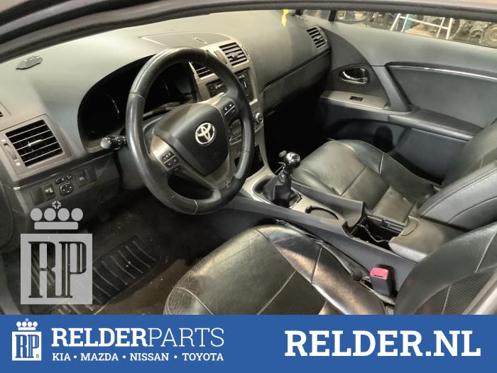 Startmotor van een Toyota Avensis Wagon (T27) 2.0 16V D-4D-F 2011