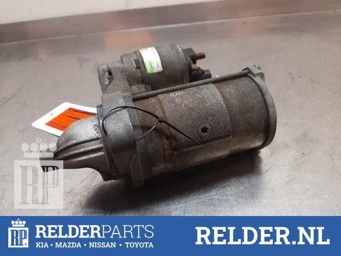 Startmotor van een Toyota Avensis Wagon (T27) 2.0 16V D-4D-F 2011