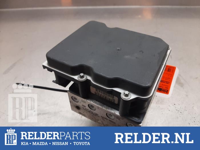 Gebruikte Computer ABS Toyota Avensis Wagon (T27) 2.0 16V D-4D-F Prijs € 90,00 Margeregeling aangeboden door Relder Parts B.V.