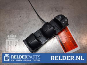 Gebruikte Elektrisch Raam Schakelaar Nissan Pulsar (C13) 1.2 DIG-T 16V Prijs € 50,00 Margeregeling aangeboden door Relder Parts B.V.