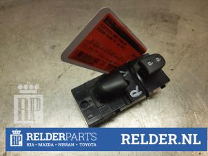 Gebruikte Elektrisch Raam Schakelaar Nissan Pulsar (C13) 1.2 DIG-T 16V Prijs € 35,00 Margeregeling aangeboden door Relder Parts B.V.