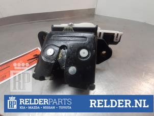 Gebruikte Slotmechaniek Achterklep Mazda 3 (BM/BN) 2.0 SkyActiv-G 16V Prijs € 45,00 Margeregeling aangeboden door Relder Parts B.V.