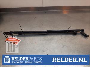 Gebruikte Set Gasdempers Achterklep Nissan Micra (K13) 1.2 12V DIG-S Prijs € 25,00 Margeregeling aangeboden door Relder Parts B.V.