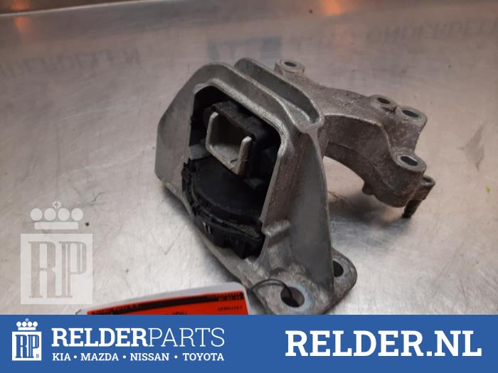Gebruikte Motorsteun Nissan Qashqai (J11) 1.2 DIG-T 16V Prijs € 30,00 Margeregeling aangeboden door Relder Parts B.V.