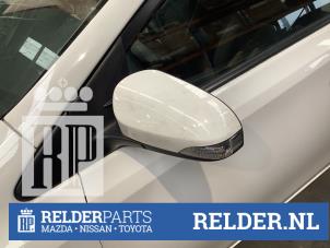 Gebruikte Spiegel Buiten links Toyota Auris (E18) 1.8 16V Hybrid Prijs € 150,00 Margeregeling aangeboden door Relder Parts B.V.