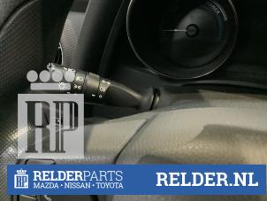 Gebruikte Pinker Schakelaar Toyota Auris (E18) 1.8 16V Hybrid Prijs € 35,00 Margeregeling aangeboden door Relder Parts B.V.