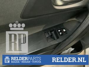 Gebruikte Ruit schakelaar elektrisch Toyota Auris (E18) 1.8 16V Hybrid Prijs € 75,00 Margeregeling aangeboden door Relder Parts B.V.